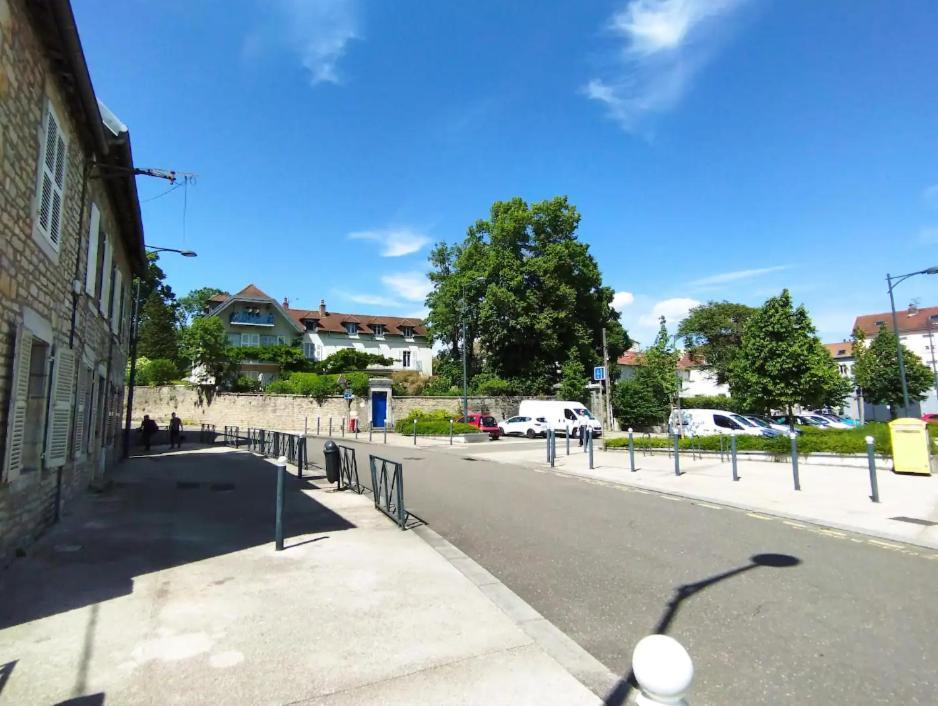 Les Glycines, Un Air De Campagne A La Ville Besançon Eksteriør billede